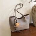 Grand sac cabas rétro avec patchwork taupe et charm d'ours mignon pour femme - Avec Ornement en Peluche / Gris Avec Pendentif