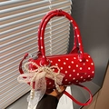 Borsa a cilindro in vernice rossa a pois bianchi con decorazione fiocco di perle - Rosso con Pendente