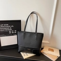 Klassieke zwarte shopper met witte contraststiksels en slanke schouderbanden - Zwart zonder Hanger