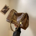 Donkerbruine vintage PU-leren schoudertas met gouden ketting en metalen accenten - koffiekleur