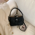 Sac sous le bras rétro noir mat avec boucle argentée et bandoulière réglable - Noir sans Pendentif
