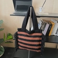 Sac fourre-tout en tricot à rayures avec franges et texture mohair pour mode automne - Noir
