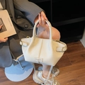 Chique crème bucket handbag met gestructureerde lycheekorrel en schouderriem - Off-wit