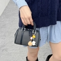 Mini bolso de mano Boston azul marino con colgantes coloridos de estrella y pompón - Azul Marino