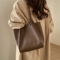 Große dunkelbraune Retro-Tragetasche mit modisch geknotetem Schultergurt-Detail - Tote Bag Set (Kaffee) / Kaffeebraun