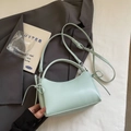 Bolso bandolera de media luna verde salvia con detalles de lazos y correa fina - Azul sin Colgante