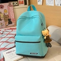 Sac à dos en nylon bleu clair avec base noire et une jolie breloque chat en peluche - Bleu avec Pendentif