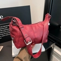 Borsa a spalla bordeaux retrò con trama a pieghe e ciondolo a forma di stella - Rosso