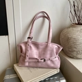 Borsa a spalla minimalista rosa chiaro opaco con fibbie in metallo e texture a pieghe - Rosa
