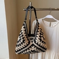 Grand sac cabas au crochet à motifs géométriques noir et blanc avec anses en cuir noir - Noir