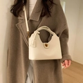 Sac seau chic blanc crème en cuir à motif litchi avec un fermoir tournant doré - Blanc Cassé
