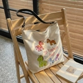 Elegante borsa tote in tela beige con ricami colorati di cavalli e manici in pelle - Bianco Sporco