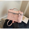 Rosa quadratische Handtasche in Straußenleder-Optik mit Doppelreißverschluss und Gurt - Rosa