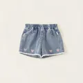 Mädchen Jeans-Shorts in Waschblau mit Herzstickerei und Spitzenbesatz am Saum - 120 / Denim-Blau