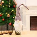 Weihnachts-Zwerg Weinflaschenhülle mit grauer Stern-Strickmütze und weißem Kunstpelz-Bart - Grau und Rot Muster