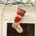 Chaussette de Noël en lin avec fleur rouge et bordure à carreaux sur cheminée - Grande Chaussette Fleur Unique