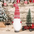 Copribottiglia di vino natalizio a forma di gnomo con cappello lavorato e barba bianca - Stile Fiocco di Neve Rosso Grigio (Coprivolto a Maglia con Pelo Lungo 1)
