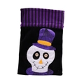 Sacchetto regalo di Halloween con teschio e cappello viola su sfondo di tessuto nero - Motivo di Teschio