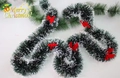 Ghirlanda natalizia verde e bianca con fiocchi rossi, decorazione festiva con effetto neve - Festone Verde Scuro Bianco Con 5 Fiocchi Rossi