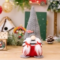 Gnomo di Natale con cappello grigio a maglia ed etichetta Merry Christmas - Gnomo con Cappello in Maglia Grigio