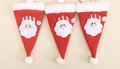 Lot de 3 porte-couverts de Noël en feutrine rouge avec Père Noël 3D et pompons - Porte-Couverts Chapeau Père Noël