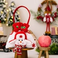 Weihnachtliche Strick-Geschenktüte mit 3D-Schneemann-Motiv und rotem Griff als Deko - Schneemann