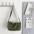 Bolso bandolera minimalista de lona verde oliva con correa ajustable y solapa - Verde Militar