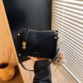 Schwarze Vintage-Kissentasche aus Leder mit goldenem Verschluss und Bärenanhänger - Schwarz (Mit Bärenanhänger)