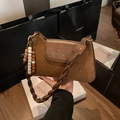 Bruine vintage schoudertas van suède met gevlochten riem en kralen hanger - Suède Bruin