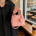 Bolso de gelatina rosa con acabado brillante y correa ajustable para mujer - Rosa