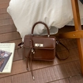 Chic brown structured PU leather crossbody bag with silver twist lock and top handle - With Pendant / Brown