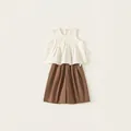 Mädchen-Sommerset mit weißem ärmellosem Falten-Top und braunen weiten Shorts - 80 / Oberteil Und Unterteil / Braun