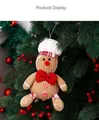 Detailansicht von Lebkuchenmann-Anhang am Weihnachtsbaum mit Kochmütze und Cord-Struktur - Bein Stil Weiblich