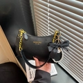 Bolso de hombro de cuero negro con cadena dorada y gran lazo de satén decorativo - Con Colgante (YOUBEI-525) / Negro con colgante