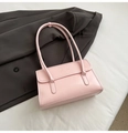 Borsa sottobraccio rettangolare in ecopelle rosa con lettere sbalzate e doppi cinturini - senza ciondolo / Rosa