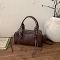 Sac à main baguette rétro marron foncé avec détails de glands et anse lacée - Marron