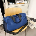 Bolsa de deporte azul impermeable con base negra resistente y correa de hombro - Azul
