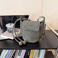 Borsa a secchiello minimalista verde oliva in ecopelle con dettagli oro e corda - Verde