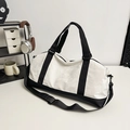 Bolsa de viaje grande con separación seco-húmedo en diseño contrastado blanco y negro - Blanco