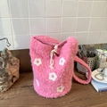Charming borsa a secchiello in peluche rosa con motivo floreale bianco e alamaro - Rosa