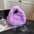 Borsa a mano in pelliccia sintetica viola chiaro con tracolla in pelle rimovibile - Viola