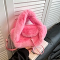 Leuchtend rosa Kunstpelz-Handtasche mit Plüschgriff und verstellbarem Lederriemen - Rosa