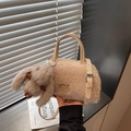 Beigefarbene Teddy-Plüschtasche mit süßem Hasenanhänger und verstellbarem Schultergurt - Khaki Mit Anhänger