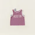 Camiseta sin mangas de algodón morado para niñas con diseño de capas y texto - 80 / Morado