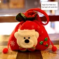 Sac cadeau de Noël en velours rouge avec ours en peluche et feuilles de houx - Style Ours Brossé à Bord Vert