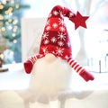 Plüsch-Weihnachtswichtel mit roter Schneeflocken-Strickmütze und langem weißem Bart - Leuchtendes Rot