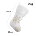 Calcetín navideño de felpa blanca con bordado de copo dorado y medidas 39x25cm - Estilo Copo de Oro