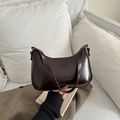 Bolso de hombro minimalista marrón café en cuero sintético con cremallera plateada - Marrón Oscuro