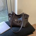 Vintage braune Leder-Einkaufstasche für Damen mit Schnallenriemen und weichen Trägern - Braun