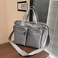 Borsa tote grigia in nylon con tasche multiple con cerniera e tracolla regolabile - Grigio